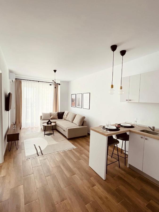 The Palm 2 Apartment - Family Friendly, Parking, Central, Self Check-In Орадя Екстер'єр фото